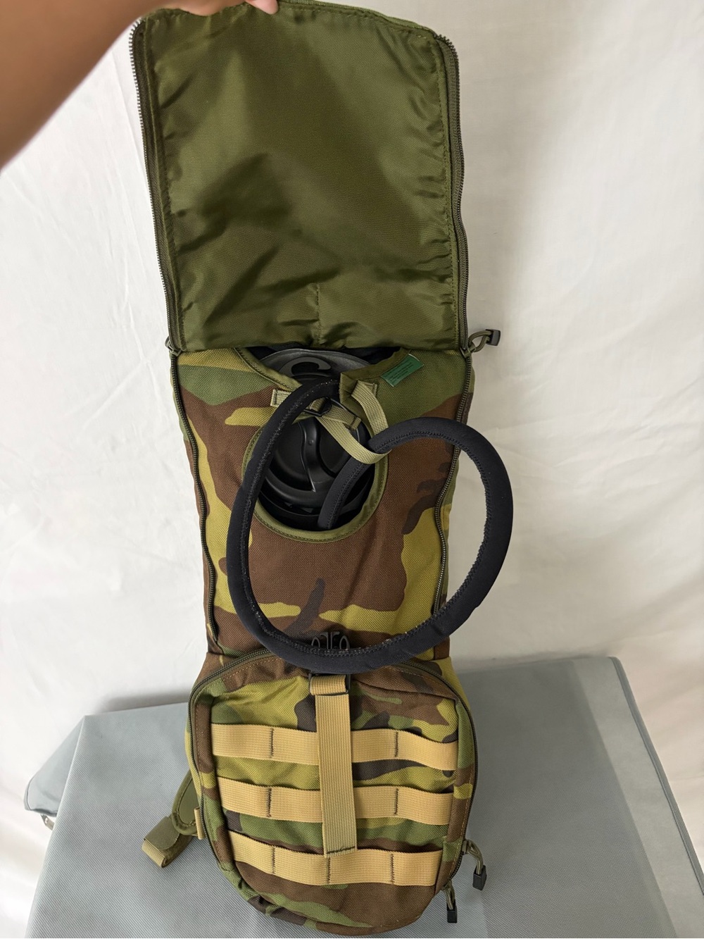 CamelBak Maximum Gear Camo Hydration Pack Backpack (F183) - Picture 12 of 16